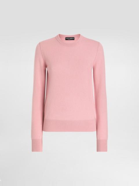 Cashmere sweater with inside-out seams