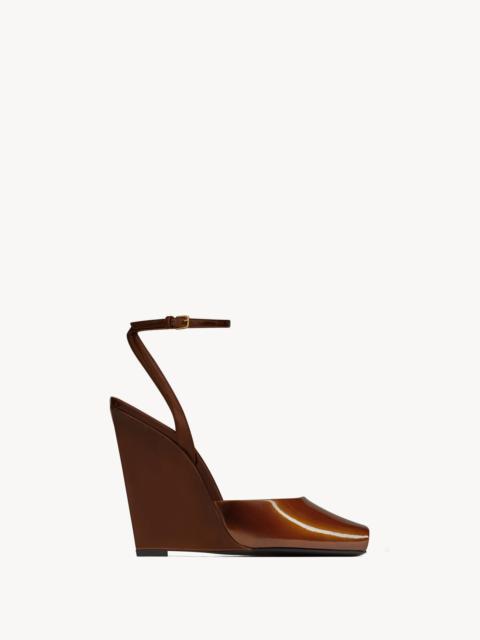 LA SCANDALE WEDGES IN PATENT LEATHER