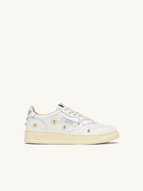 MEDALIST LOW SNEAKERS IN WHITE AND RUTABAGA LEATHER WITH DECORATIONS