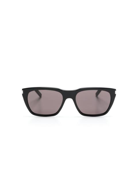 logo-engraved-arm cat-eye sunglasses