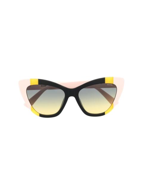 cat eye-frame sunglasses