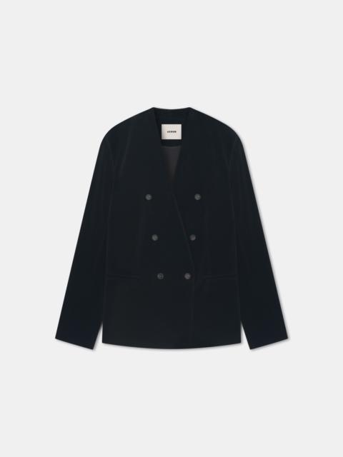 WINDSOR
Collarless double breatsed boxy velvet blazer