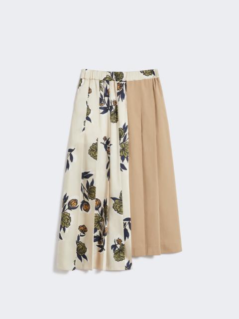 ETRA Pleated skirt in patterned twill