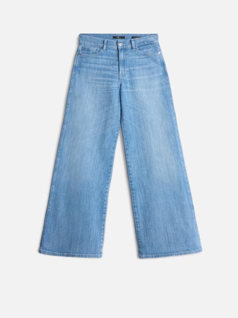 Left Hand Cropped Lotta in Charleston