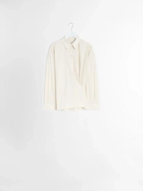 STRAIGHT COLLAR TWISTED SHIRT