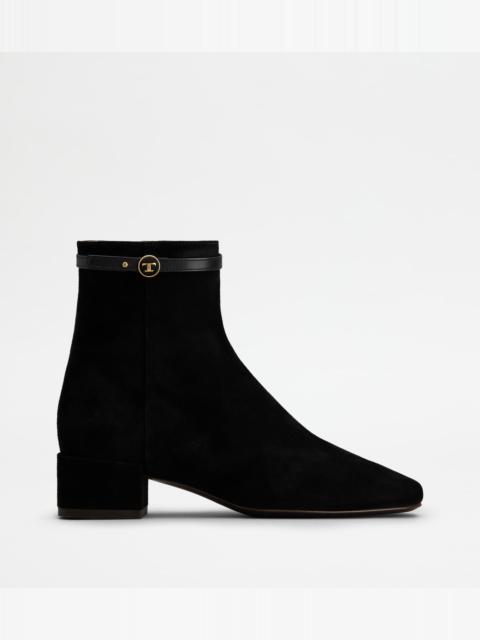 ANKLE BOOTS IN SUEDE - BLACK