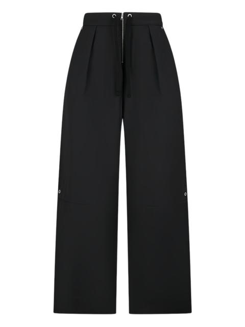 zip-fastening trousers