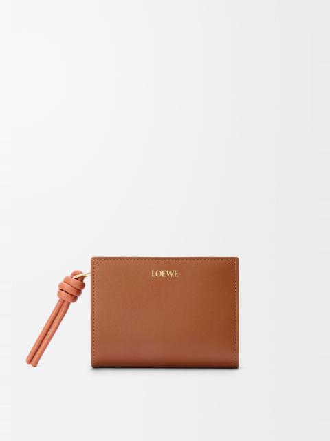 Knot compact wallet in shiny nappa calfskin