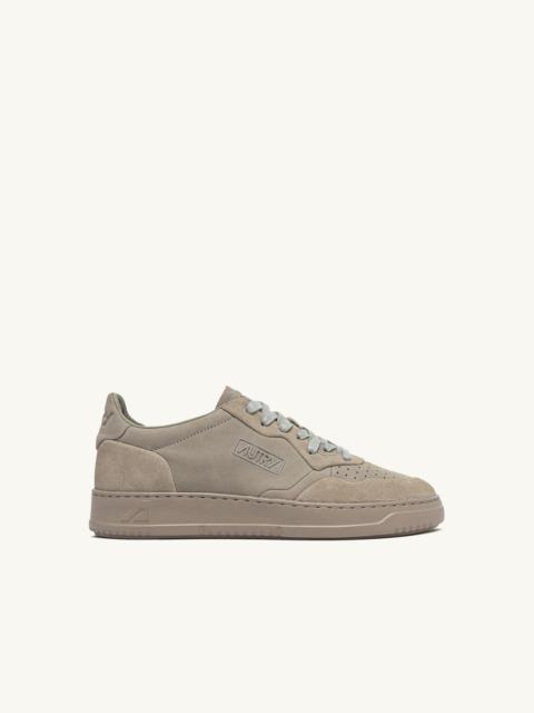 MEDALIST LOW SNEAKERS IN LONDON FOG NUBUCK LEATHER AND SUEDE