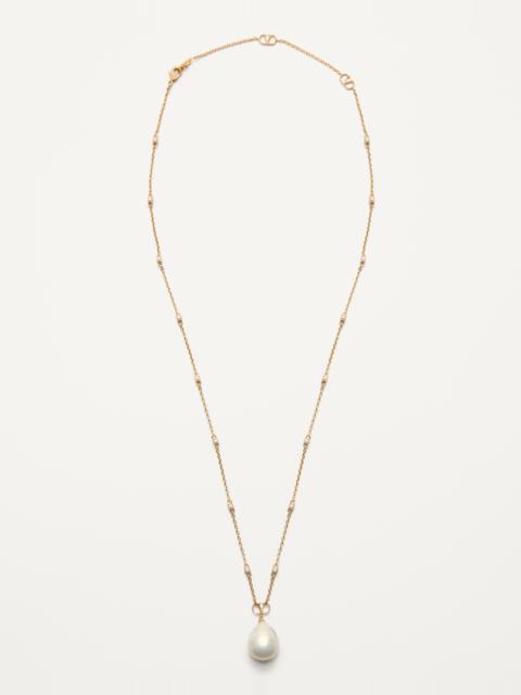 VLOGO SIGNATURE METAL, PEARL AND SWAROVSKI® CRYSTAL NECKLACE