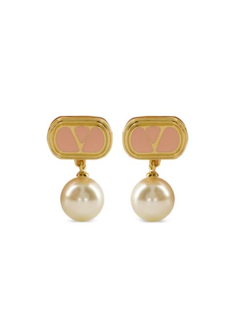 VLogo Signature pearl earrings