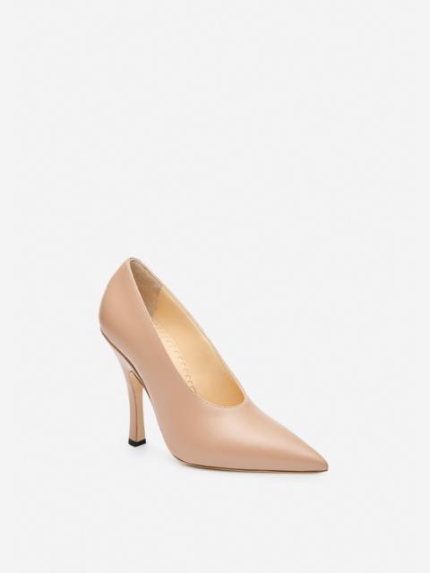 Pointed pumps in nude leather