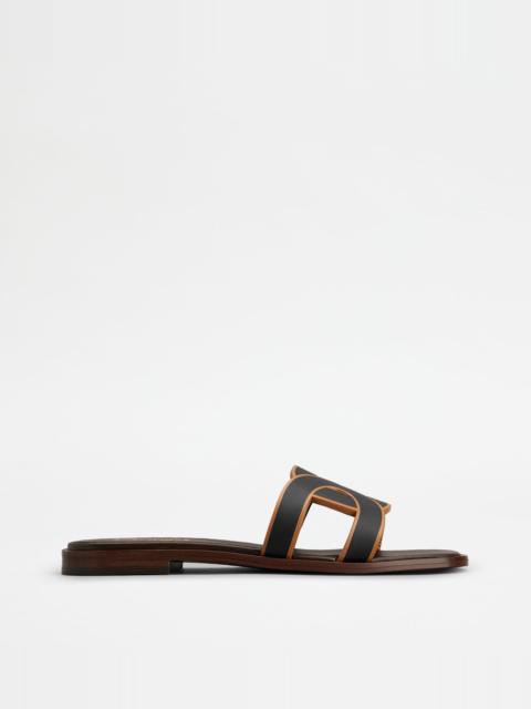 SANDALS IN LEATHER - BROWN, BLACK