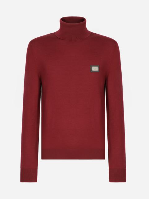 Wool turtle-neck sweater with branded tag