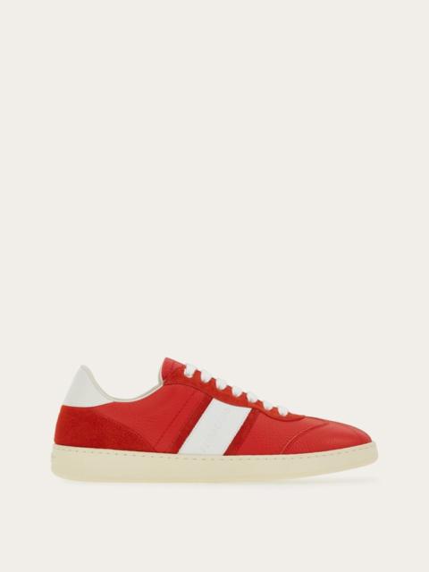 LOW SNEAKER WITH SIGNATURE