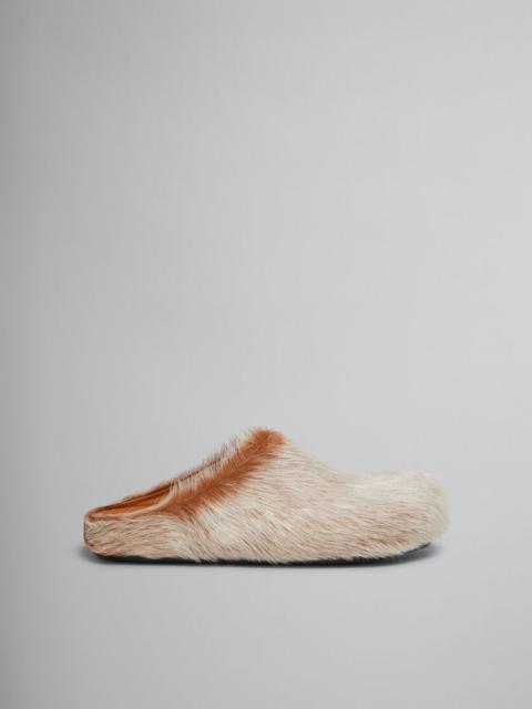 BEIGE LONG HAIR CALFSKIN FUSSBETT SABOT