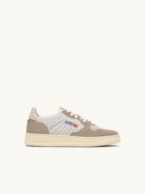 MEDALIST EASEKNIT LOW SNEAKERS IN IVORY WHITE AND PELICAN KNIT