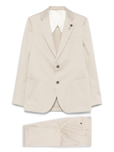 single-breasted suit