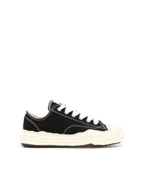 lace-up low-top sneakers