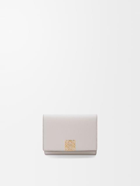 Anagram trifold wallet in pebble grained calfskin