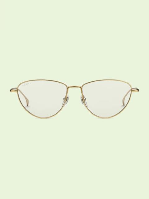 Cat-eye sunglasses with photochromic lens