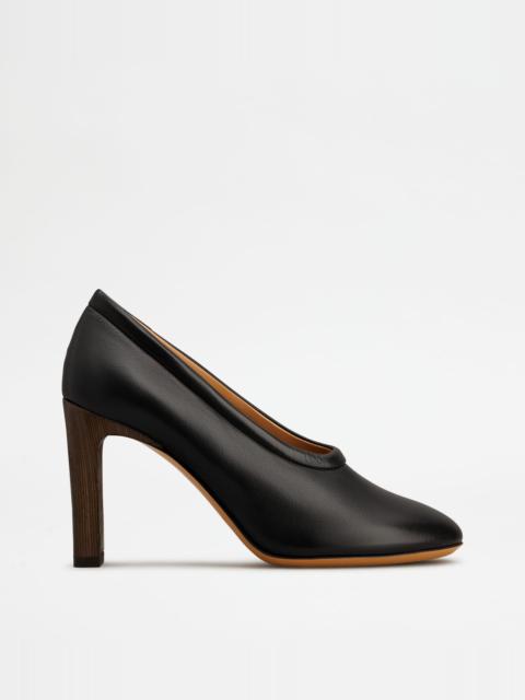 PUMPS IN NAPPA LEATHER - BLACK