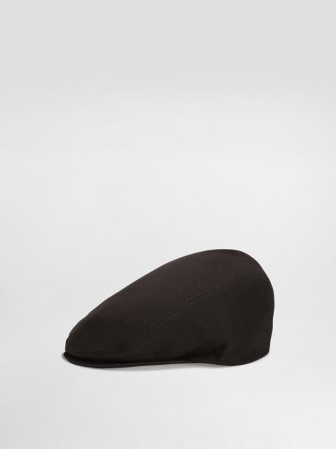 Linen flat cap with branded tag
