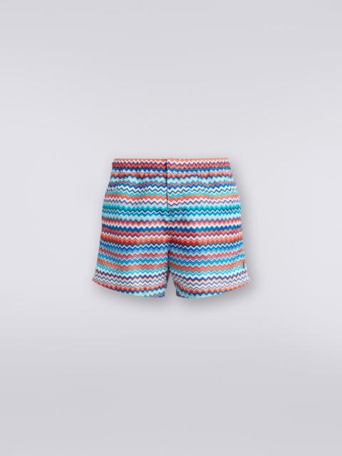 Swimming trunks in zigzag print nylon