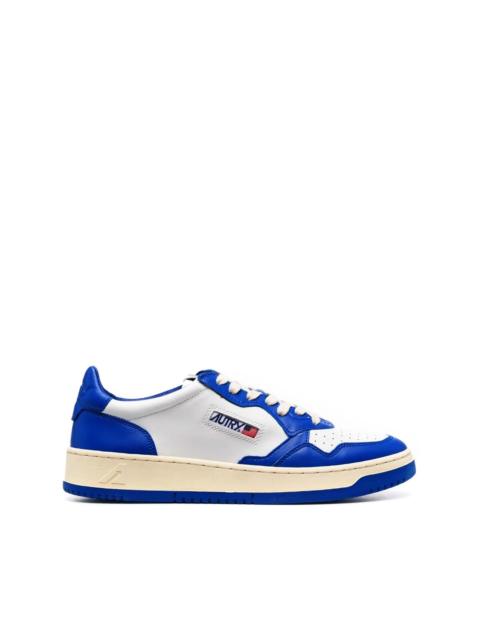 Medalist logo low-top sneakers