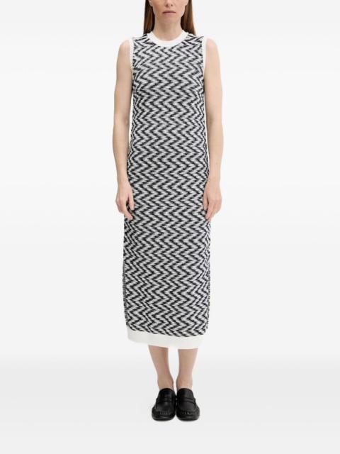 chevron-pattern sleeveless midi dress