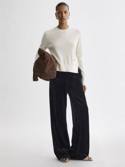 BLISS
Round neck cashmere blend sweater