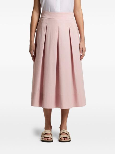 pleated skirt