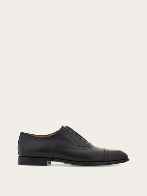 Oxford with toe cap