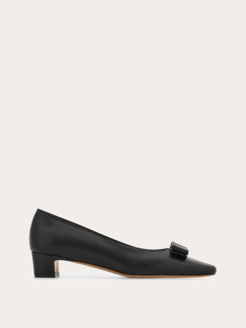 Iconic bow pump