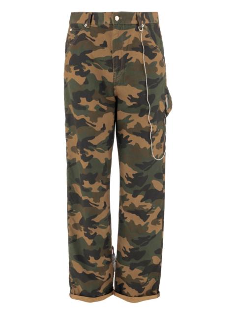 camouflage-pattern trousers