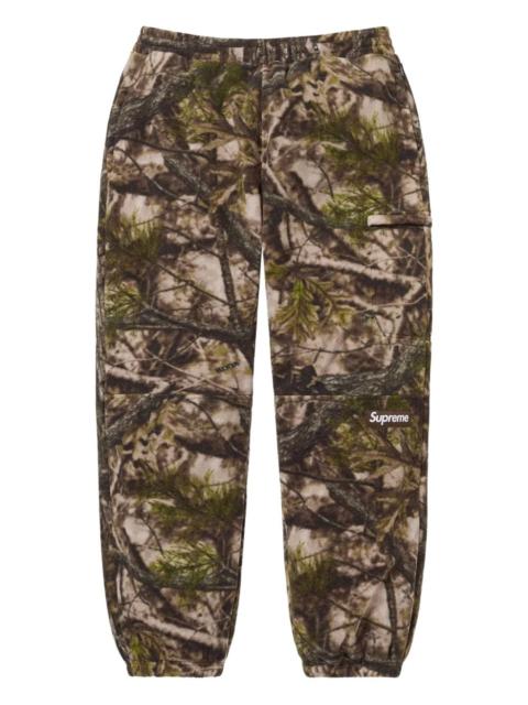 camouflage-print trousers