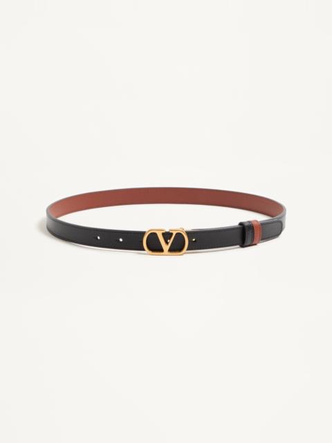 VLOGO SIGNATURE REVERSIBLE SHINY CALFSKIN BELT - 20MM / 1.2 IN.