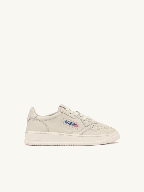 MEDALIST LOW SNEAKERS IN WINTER WHITE NAPA LEATHER