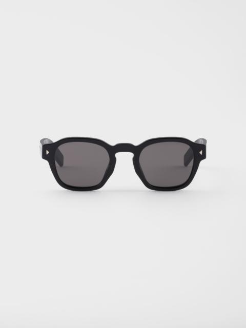 Sunglasses with the iconic metal plaque