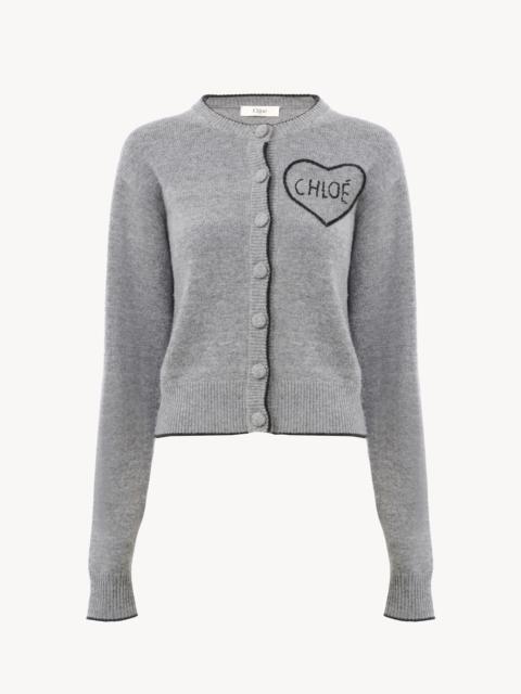 FITTED LOGO CARDIGAN IN A WOOL & CASHMERE KNIT