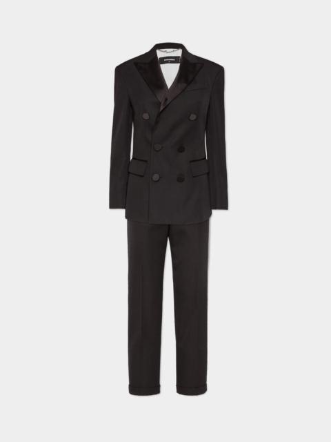 BOSTON SUIT