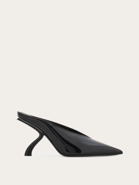 S-shaped heel mule
