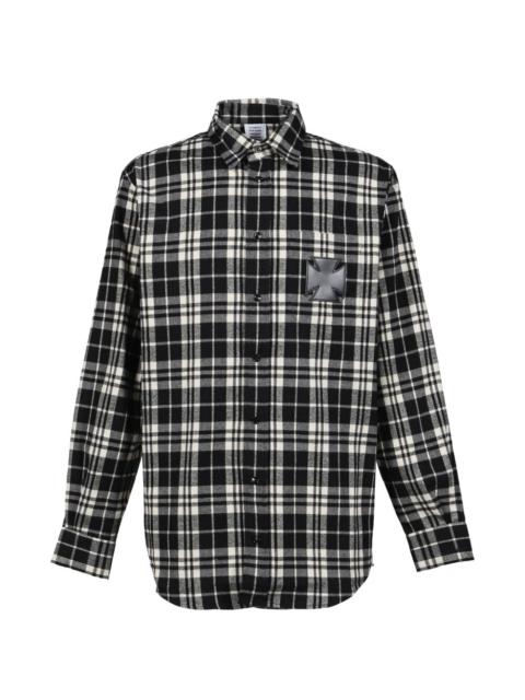 check-pattern logo-appliqué shirt