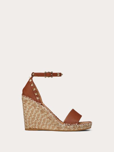 ROCKSTUD DOUBLE WEDGE SANDAL IN GRAINY CALFSKIN 105MM
