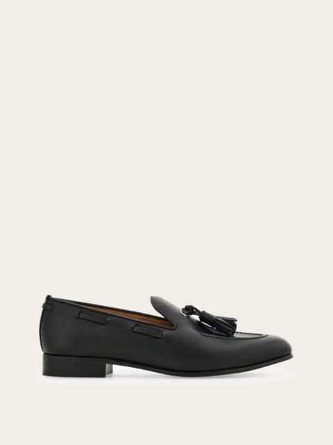 Loafer with tassel detail