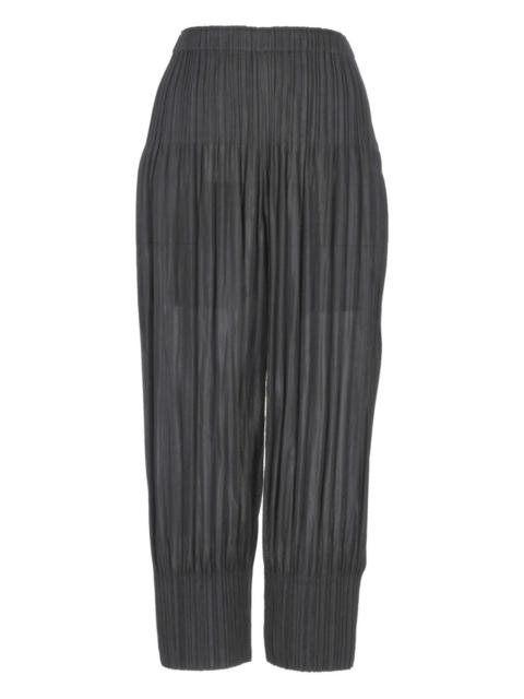 pleated trousers