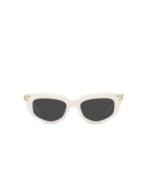 cat-eye metal-temple sunglasses