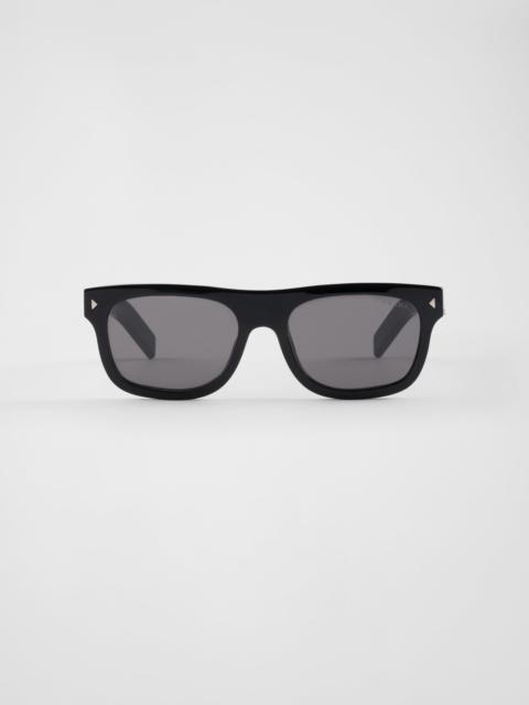 Sunglasses with the iconic metal plaque
