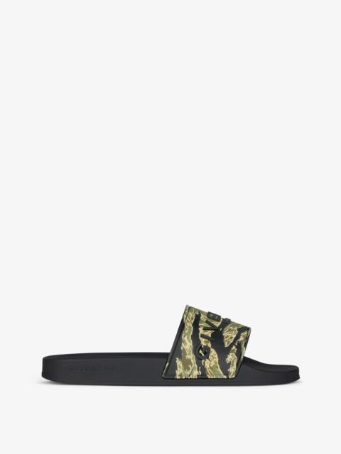 SLIDE FLAT MULES IN RUBBER WITH CAMO PRINT