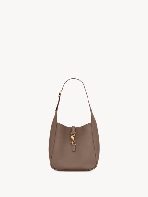 LE 5 À 7 SUPPLE SMALL IN GRAINED LEATHER